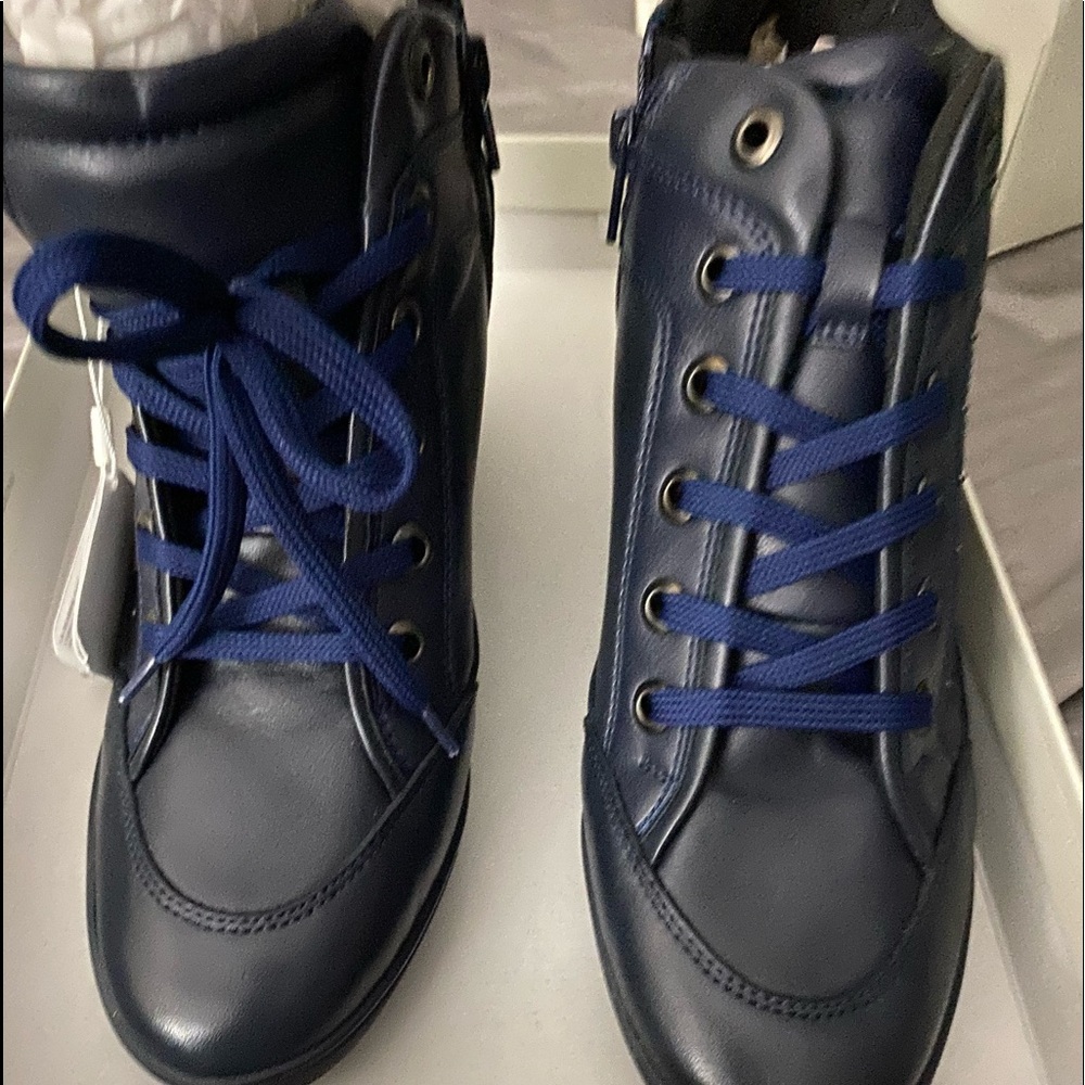 Women’s sneakers